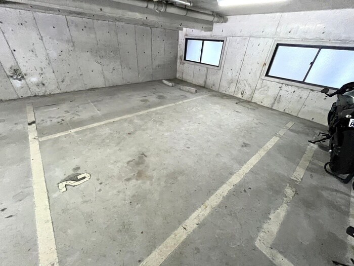 物件外観写真4　(駐車場)