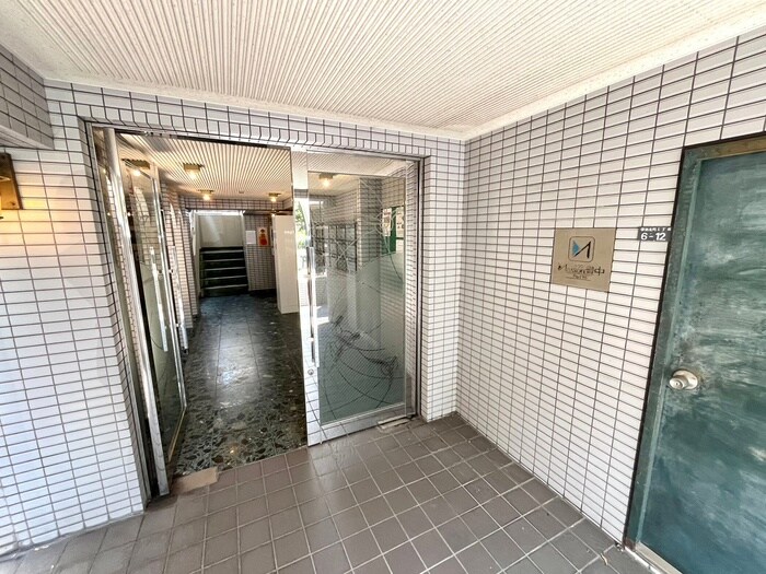 物件外観写真5　(エントランス部分)