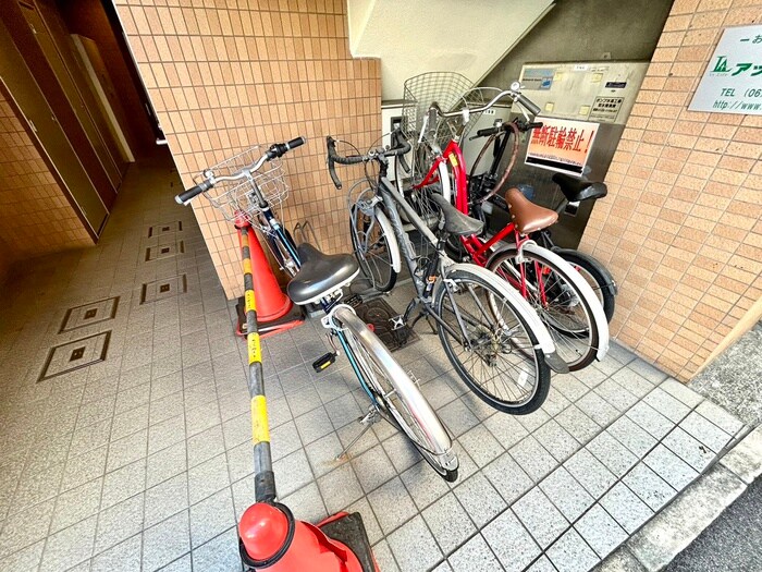 物件外観写真3　(駐輪場)