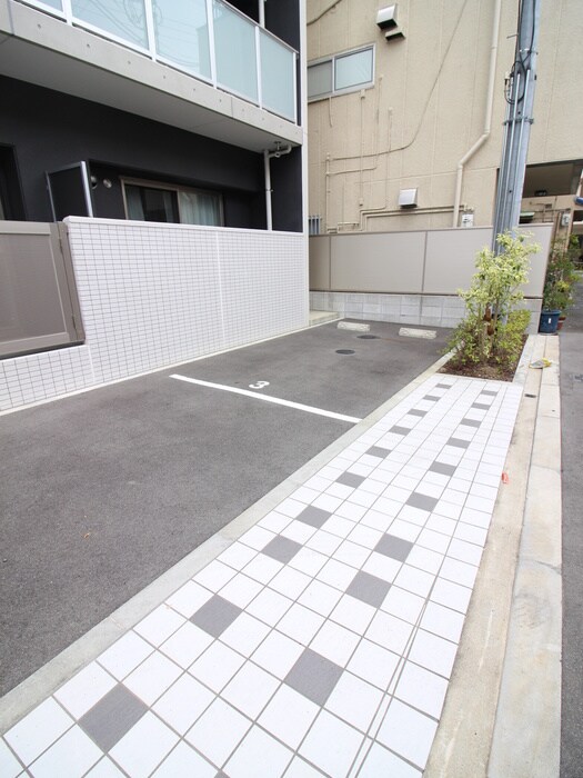 物件外観写真4　(駐車場)