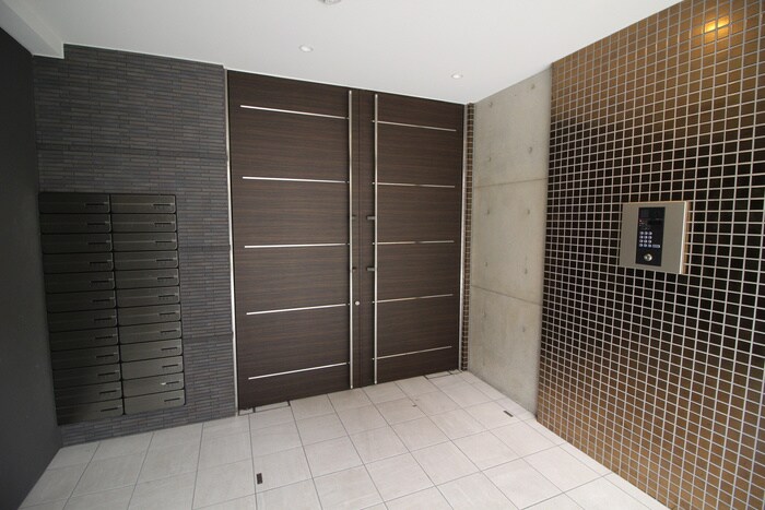 物件外観写真6　(エントランス部分)