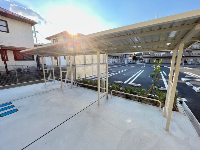 物件外観写真3　(駐輪場)