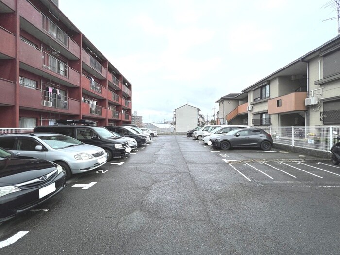 物件外観写真2　(駐車場)