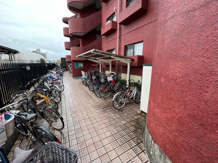 物件外観写真3　(駐輪場)