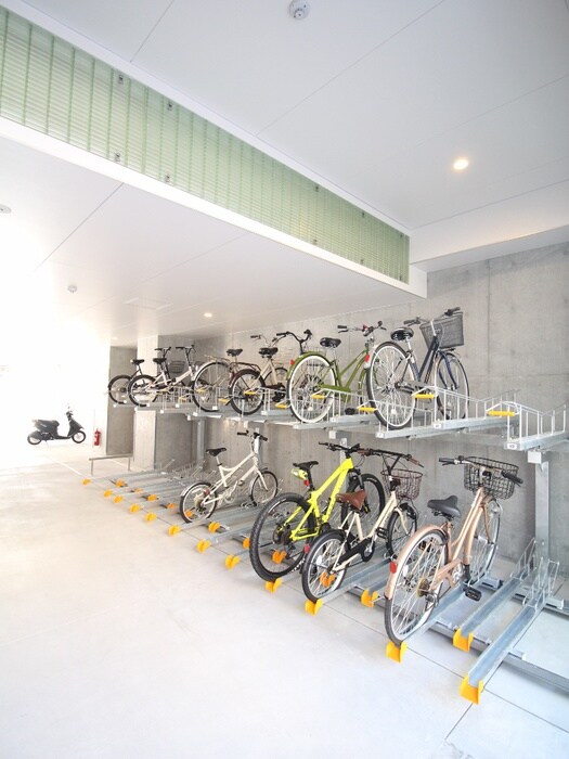 物件外観写真4　(駐輪場)