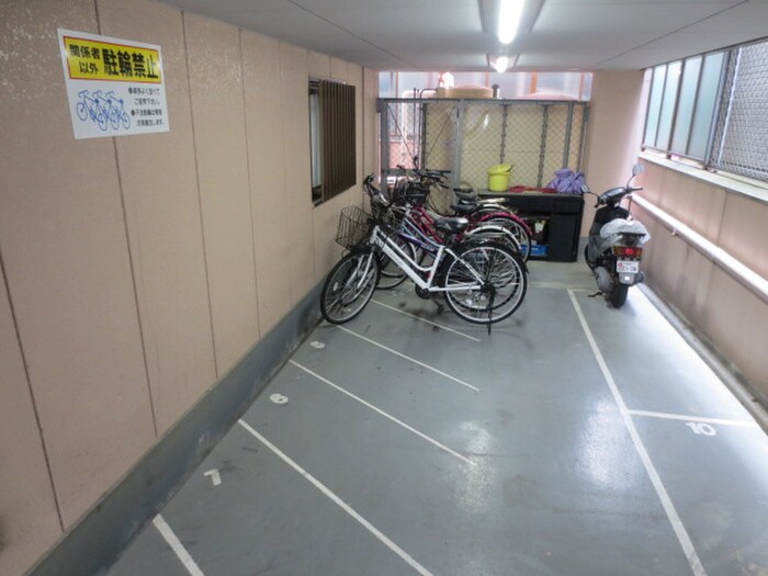 物件外観写真3　(駐輪場)