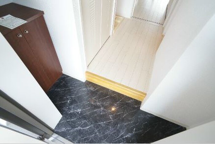 物件内観写真7　(玄関)