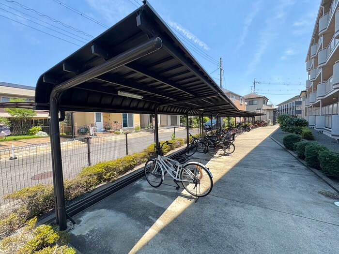 物件外観写真3　(駐輪場)