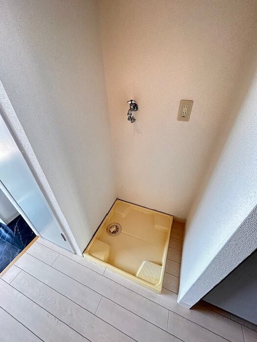 物件内観写真12　(洗濯機置場)