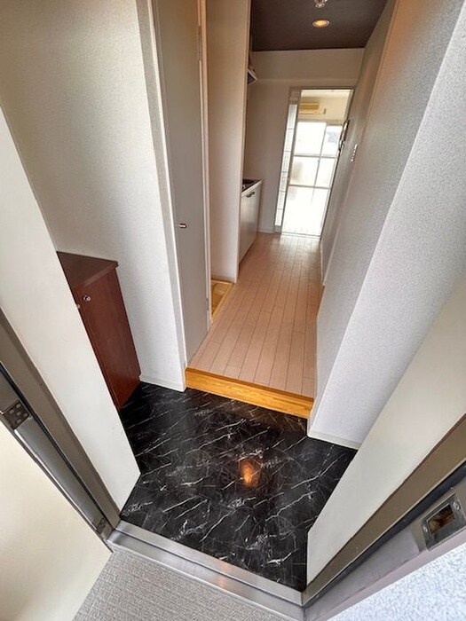 物件内観写真16　(玄関)