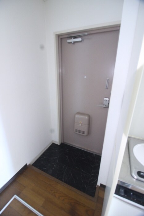 物件内観写真4　(玄関)