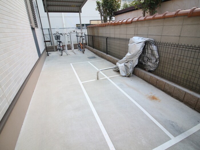 物件外観写真3　(駐輪場)