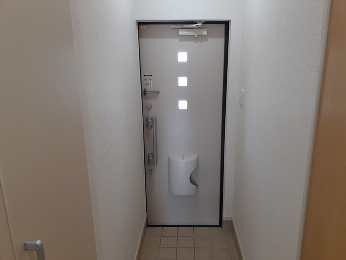 物件内観写真15　(玄関)