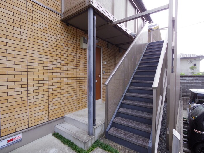 物件外観写真4　(エントランス部分)