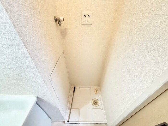 物件内観写真16　(洗濯機置場)