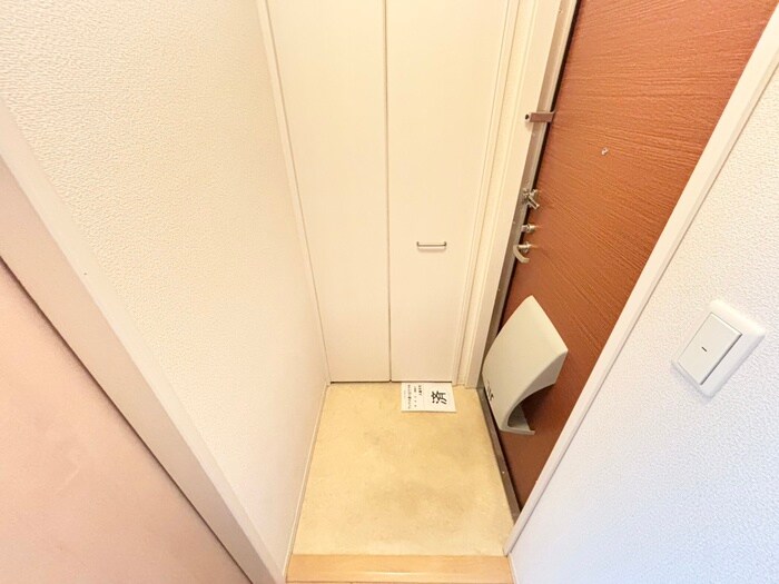 物件内観写真18　(玄関)