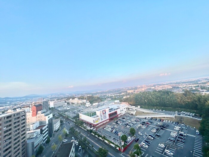 物件内観写真12　(室内からの展望)