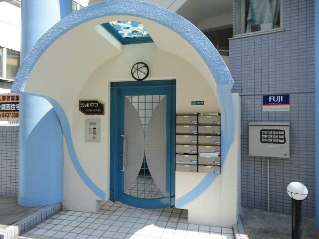 物件外観写真2　(エントランス部分)