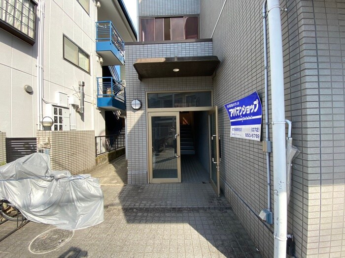 物件外観写真4　(エントランス部分)