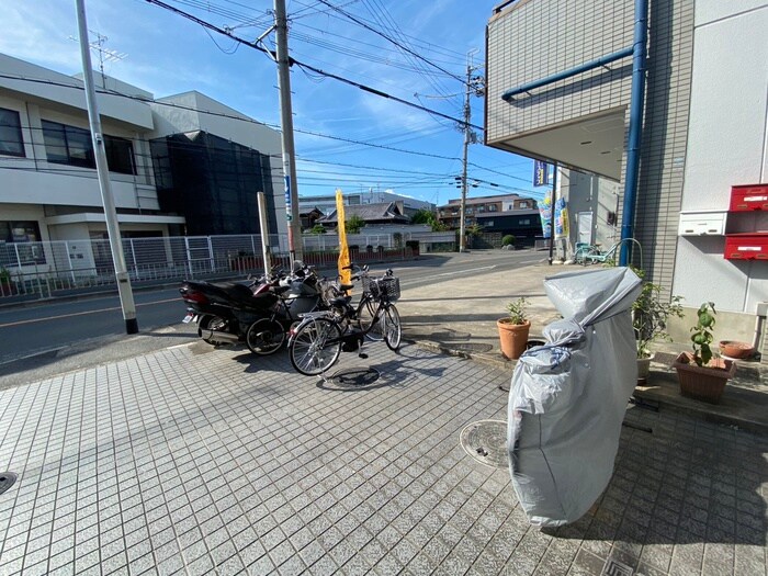 物件外観写真5　(駐輪場)