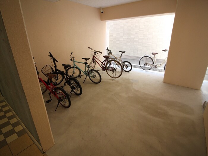物件外観写真4　(駐輪場)