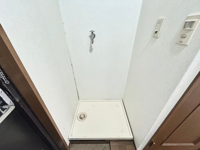 物件内観写真12　(洗濯機置場)