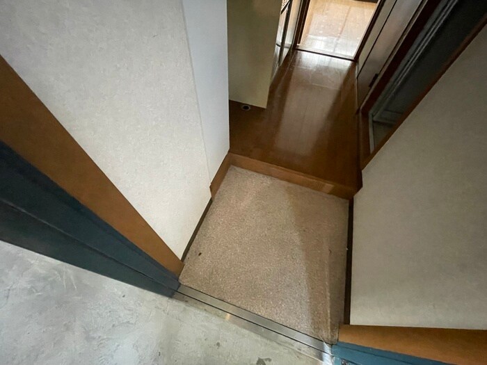 物件内観写真17　(玄関)