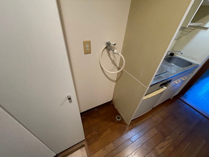 物件内観写真18　(洗濯機置場)