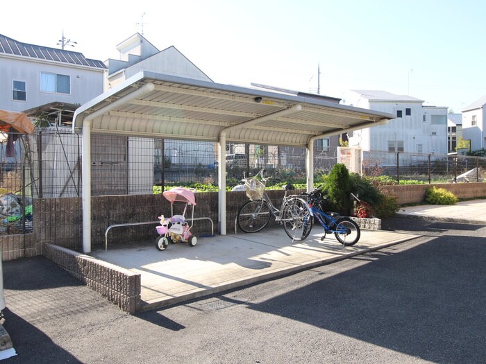 物件外観写真3　(駐輪場)