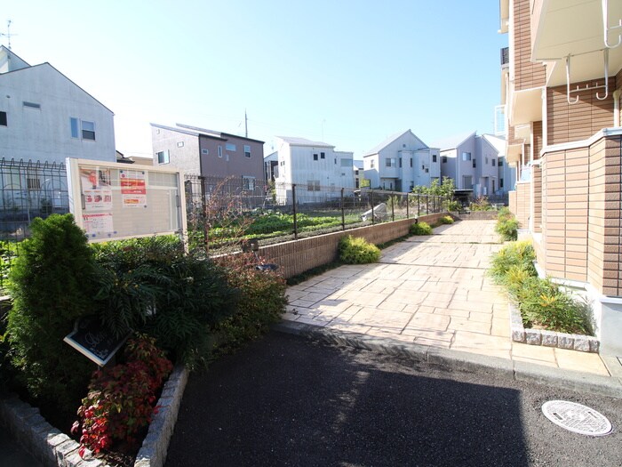 物件外観写真5　(エントランス部分)