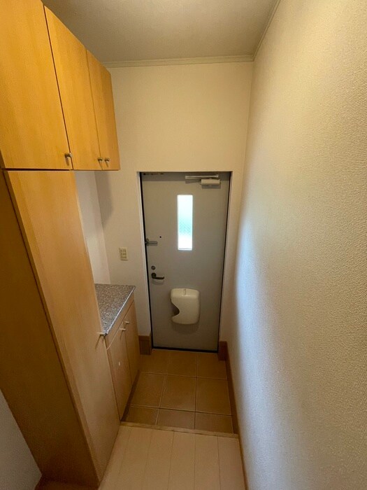 物件内観写真16　(玄関)