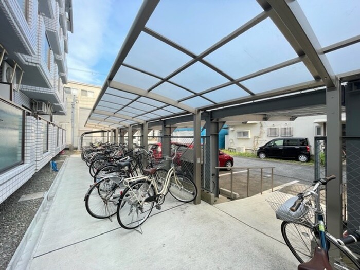 物件外観写真4　(駐輪場)
