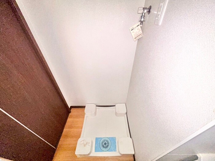 物件内観写真16　(洗濯機置場)