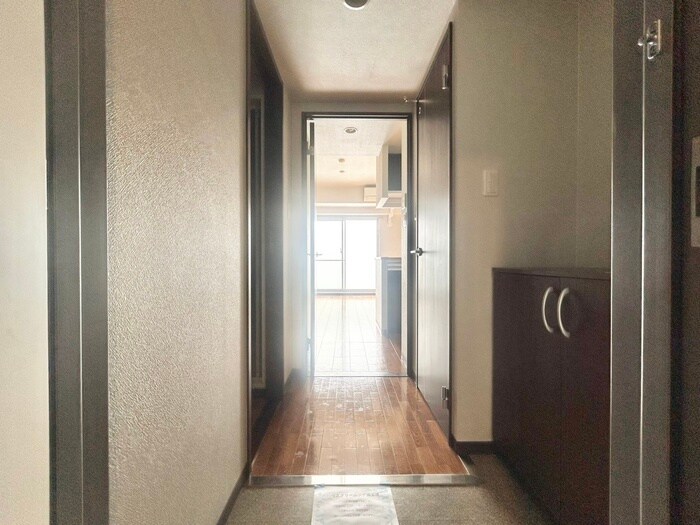 物件内観写真18　(玄関)