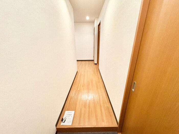 物件内観写真16　(廊下)