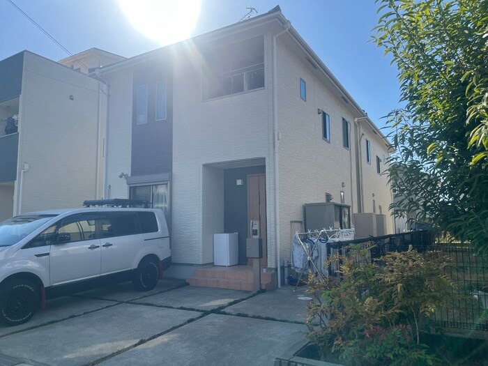 物件外観写真6　(駐車場)