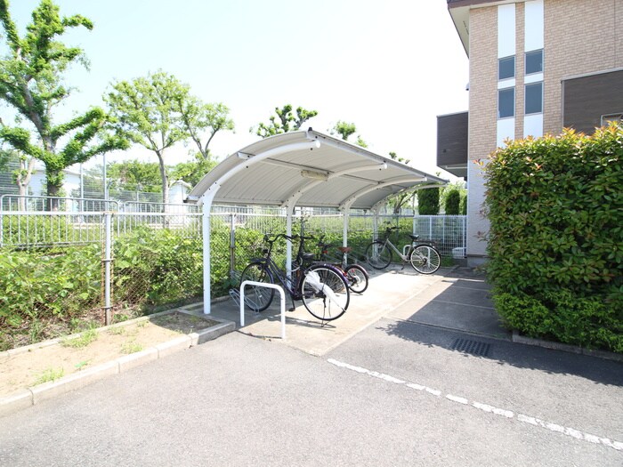 物件外観写真5　(駐輪場)