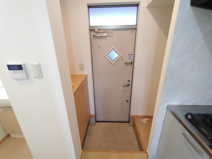 物件内観写真16　(玄関)