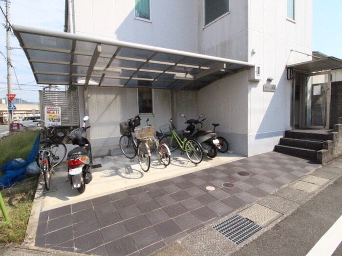 物件外観写真3　(駐輪場)
