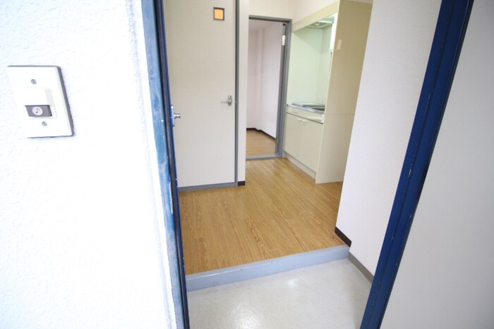 物件内観写真16　(玄関)