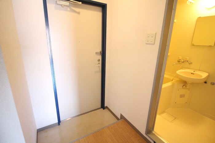 物件内観写真16　(玄関)