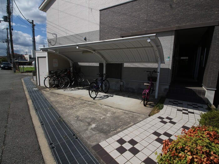 物件外観写真5　(駐輪場)