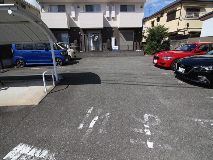 物件外観写真6　(駐車場)