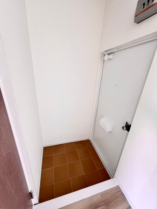 物件内観写真16　(玄関)