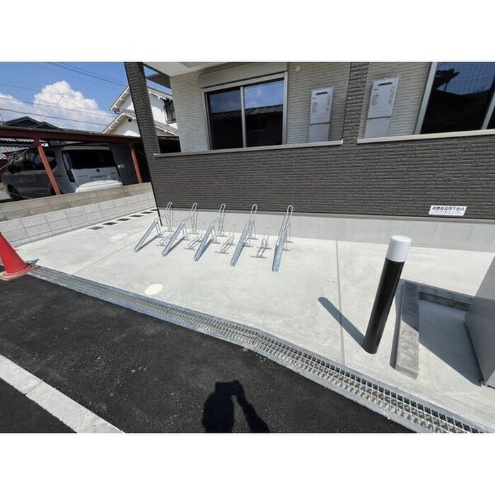 物件外観写真3　(駐輪場)