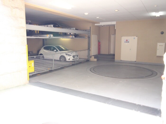 物件外観写真3　(駐車場)