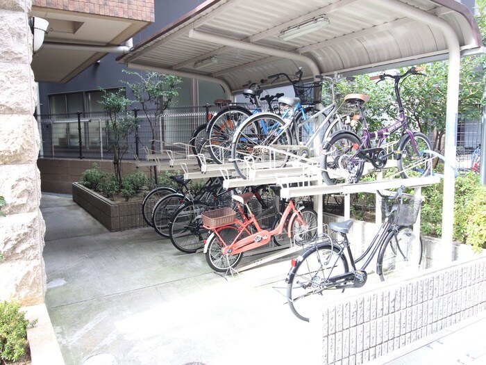 物件外観写真4　(駐輪場)