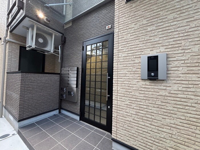 物件外観写真3　(エントランス部分)