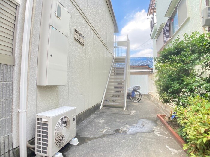 物件外観写真5　(エントランス部分)