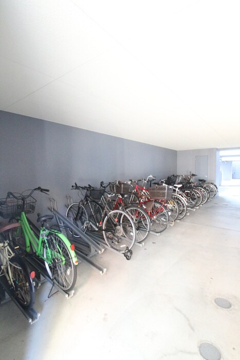 物件外観写真2　(駐輪場)